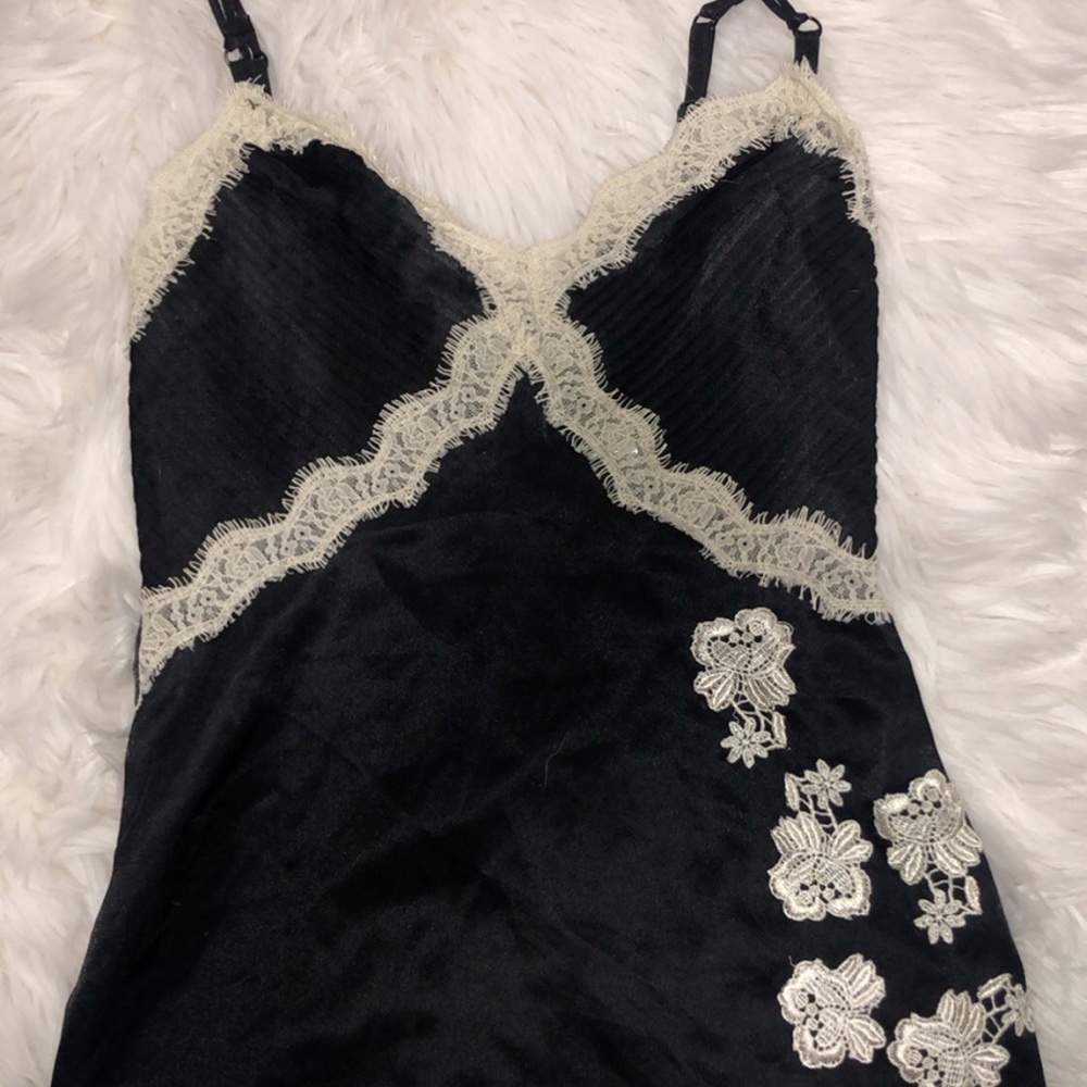 guess los angeles black & white lace lingerie top